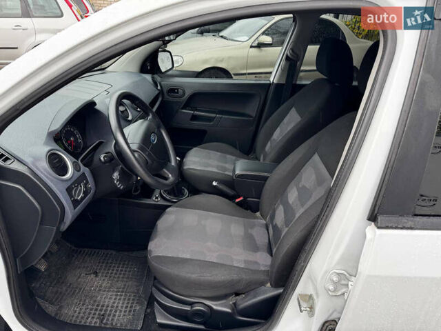 Білий Форд Фьюжен, об'ємом двигуна 1.4 л та пробігом 151 тис. км за 6500 $, фото 6 на Automoto.ua