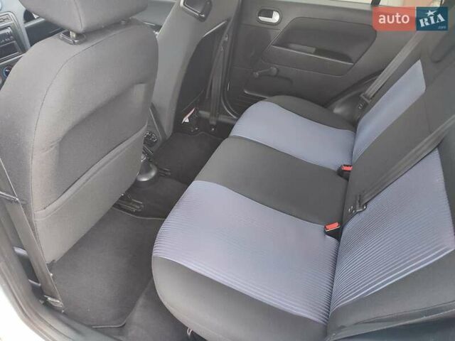 Білий Форд Фьюжен, об'ємом двигуна 1.4 л та пробігом 169 тис. км за 6300 $, фото 12 на Automoto.ua
