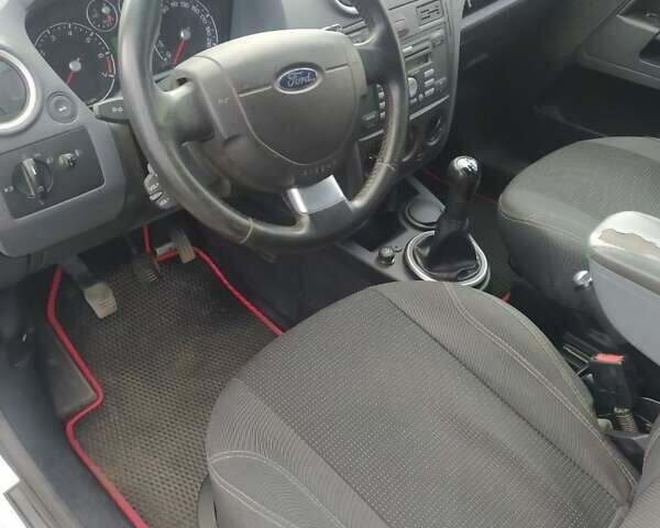 Белый Форд Фьюжн, объемом двигателя 1.4 л и пробегом 146 тыс. км за 4700 $, фото 3 на Automoto.ua