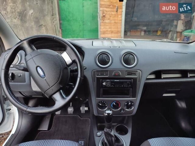 Білий Форд Фьюжен, об'ємом двигуна 1.4 л та пробігом 169 тис. км за 6300 $, фото 15 на Automoto.ua