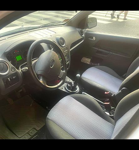 Белый Форд Фьюжн, объемом двигателя 1.4 л и пробегом 42 тыс. км за 6500 $, фото 2 на Automoto.ua