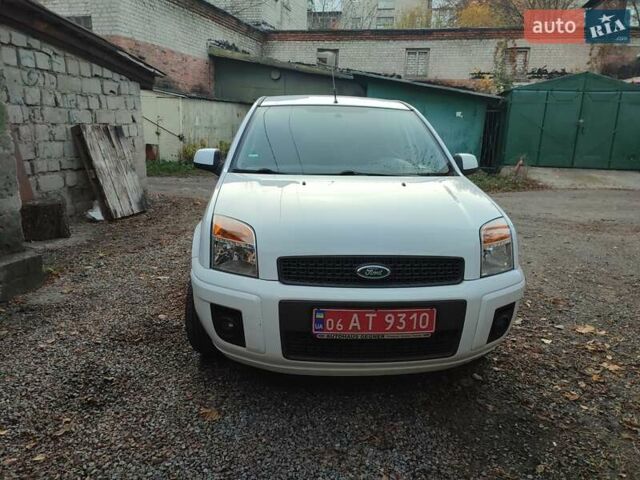 Білий Форд Фьюжен, об'ємом двигуна 1.4 л та пробігом 169 тис. км за 6300 $, фото 8 на Automoto.ua
