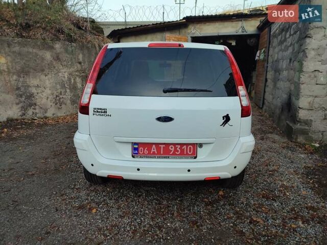 Білий Форд Фьюжен, об'ємом двигуна 1.4 л та пробігом 169 тис. км за 6300 $, фото 5 на Automoto.ua
