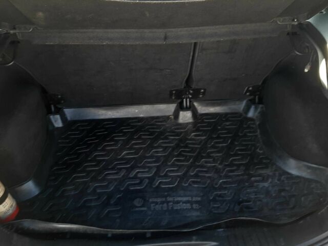 Белый Форд Фьюжн, объемом двигателя 1.4 л и пробегом 231 тыс. км за 4650 $, фото 9 на Automoto.ua