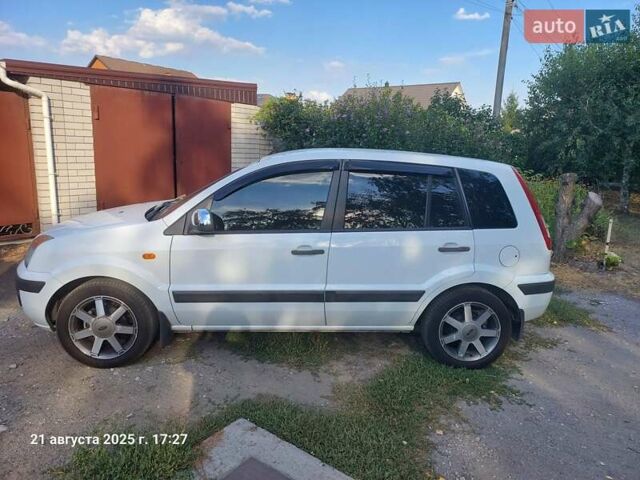 Білий Форд Фьюжен, об'ємом двигуна 1.4 л та пробігом 151 тис. км за 7000 $, фото 4 на Automoto.ua