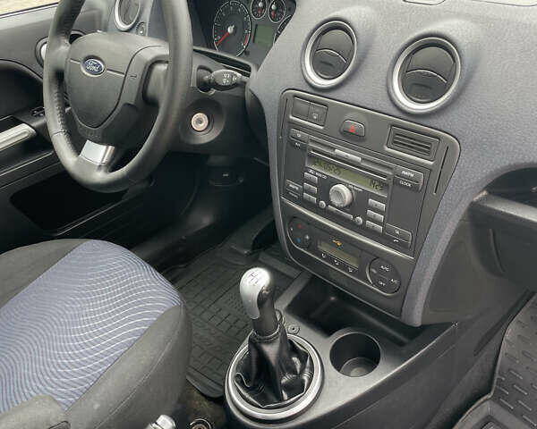 Белый Форд Фьюжн, объемом двигателя 1.6 л и пробегом 252 тыс. км за 4500 $, фото 9 на Automoto.ua