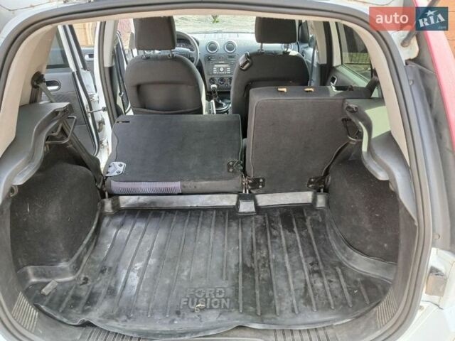 Белый Форд Фьюжн, объемом двигателя 1.4 л и пробегом 267 тыс. км за 3800 $, фото 12 на Automoto.ua