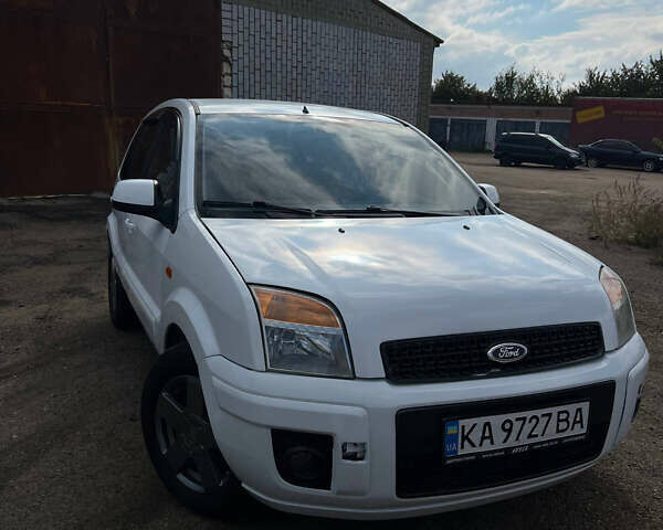 Білий Форд Фьюжен, об'ємом двигуна 1.39 л та пробігом 270 тис. км за 4500 $, фото 1 на Automoto.ua