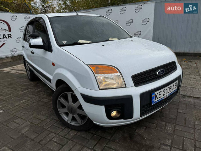 Білий Форд Фьюжен, об'ємом двигуна 1.4 л та пробігом 151 тис. км за 6500 $, фото 1 на Automoto.ua