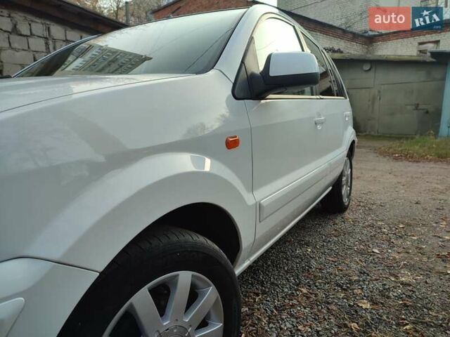 Білий Форд Фьюжен, об'ємом двигуна 1.4 л та пробігом 169 тис. км за 6300 $, фото 1 на Automoto.ua