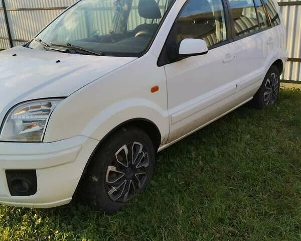 Белый Форд Фьюжн, объемом двигателя 1.4 л и пробегом 160 тыс. км за 4300 $, фото 2 на Automoto.ua