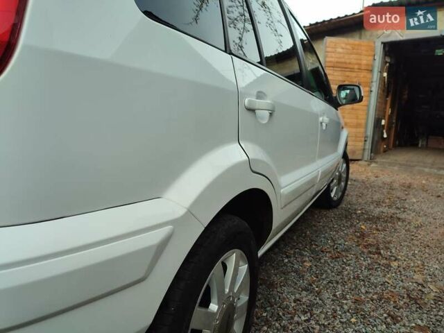 Білий Форд Фьюжен, об'ємом двигуна 1.4 л та пробігом 169 тис. км за 6300 $, фото 2 на Automoto.ua