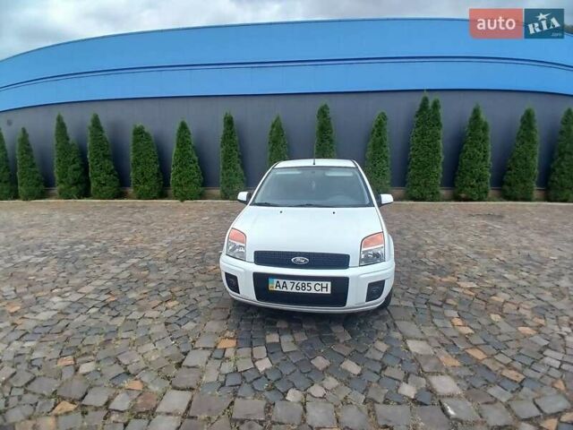 Білий Форд Фьюжен, об'ємом двигуна 1.4 л та пробігом 86 тис. км за 4200 $, фото 4 на Automoto.ua