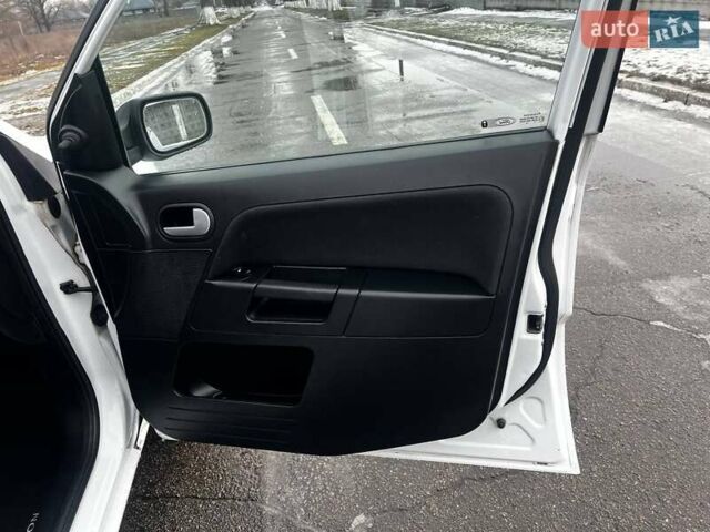 Білий Форд Фьюжен, об'ємом двигуна 1.6 л та пробігом 156 тис. км за 6600 $, фото 29 на Automoto.ua