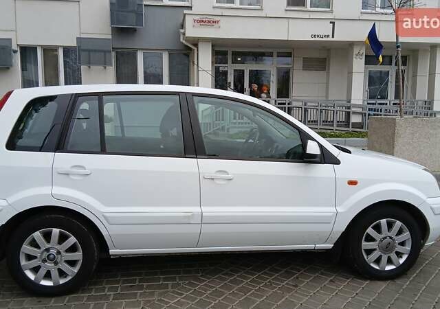 Білий Форд Фьюжен, об'ємом двигуна 0 л та пробігом 130 тис. км за 6900 $, фото 2 на Automoto.ua