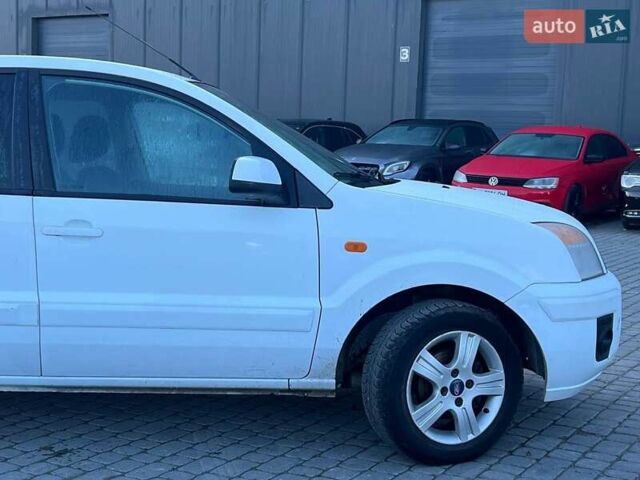 Белый Форд Фьюжн, объемом двигателя 1.4 л и пробегом 162 тыс. км за 6490 $, фото 10 на Automoto.ua