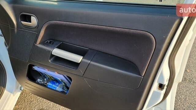 Белый Форд Фьюжн, объемом двигателя 1.6 л и пробегом 132 тыс. км за 5033 $, фото 10 на Automoto.ua