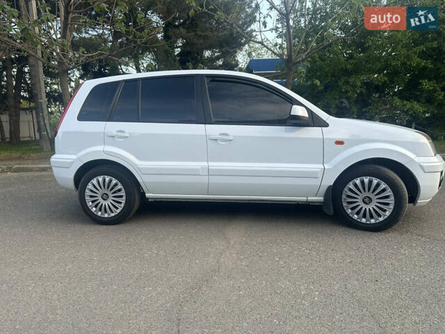 Белый Форд Фьюжн, объемом двигателя 1.39 л и пробегом 201 тыс. км за 5500 $, фото 4 на Automoto.ua