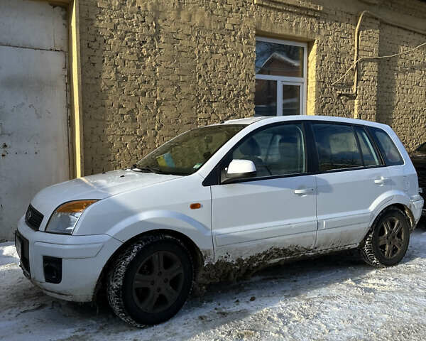 Білий Форд Фьюжен, об'ємом двигуна 1.4 л та пробігом 158 тис. км за 5799 $, фото 2 на Automoto.ua