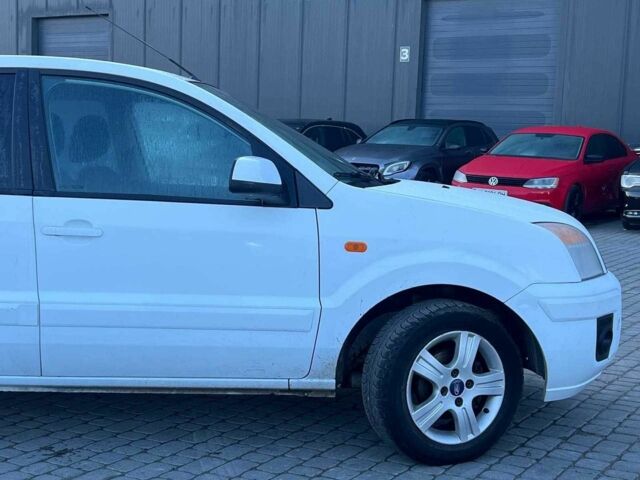 Білий Форд Фьюжен, об'ємом двигуна 1.4 л та пробігом 162 тис. км за 6490 $, фото 10 на Automoto.ua