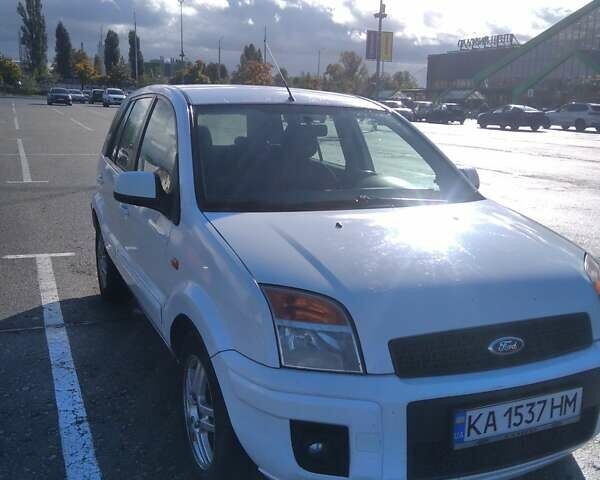 Белый Форд Фьюжн, объемом двигателя 1.39 л и пробегом 164 тыс. км за 4600 $, фото 3 на Automoto.ua