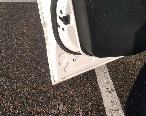 Белый Форд Фьюжн, объемом двигателя 1.39 л и пробегом 164 тыс. км за 4600 $, фото 7 на Automoto.ua