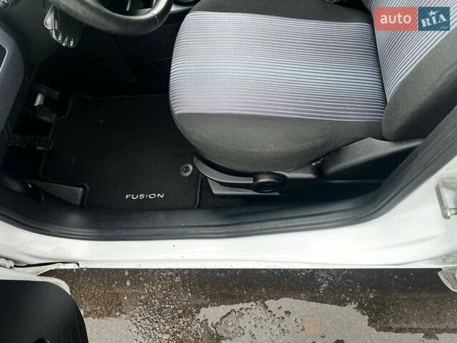 Білий Форд Фьюжен, об'ємом двигуна 1.6 л та пробігом 156 тис. км за 6600 $, фото 18 на Automoto.ua