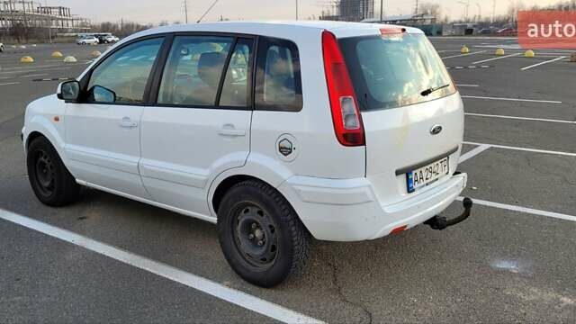 Белый Форд Фьюжн, объемом двигателя 1.6 л и пробегом 132 тыс. км за 5033 $, фото 5 на Automoto.ua