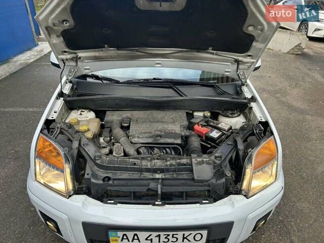 Белый Форд Фьюжн, объемом двигателя 1.6 л и пробегом 130 тыс. км за 5700 $, фото 4 на Automoto.ua