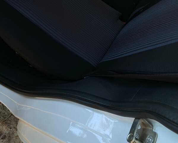 Белый Форд Фьюжн, объемом двигателя 1.4 л и пробегом 194 тыс. км за 5500 $, фото 10 на Automoto.ua