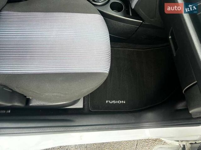 Білий Форд Фьюжен, об'ємом двигуна 1.6 л та пробігом 156 тис. км за 6600 $, фото 31 на Automoto.ua