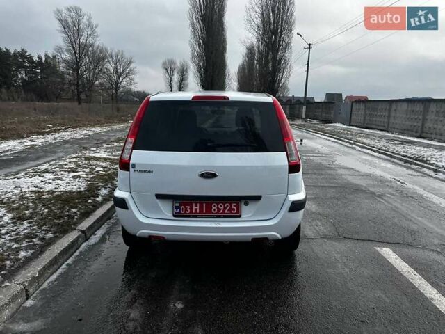 Білий Форд Фьюжен, об'ємом двигуна 1.6 л та пробігом 156 тис. км за 6600 $, фото 10 на Automoto.ua