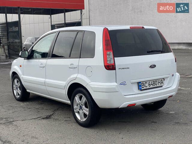 Белый Форд Фьюжн, объемом двигателя 1.39 л и пробегом 164 тыс. км за 5499 $, фото 5 на Automoto.ua