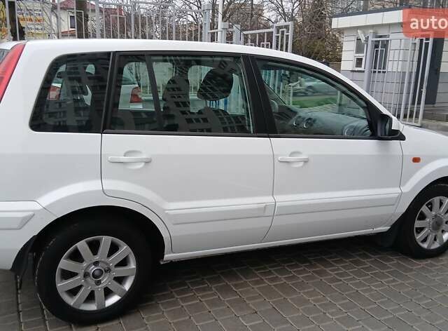 Білий Форд Фьюжен, об'ємом двигуна 0 л та пробігом 130 тис. км за 6900 $, фото 4 на Automoto.ua