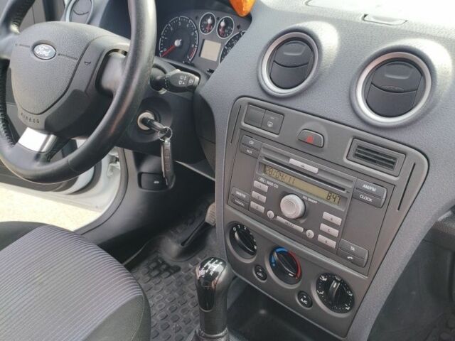 Белый Форд Фьюжн, объемом двигателя 0 л и пробегом 190 тыс. км за 5200 $, фото 5 на Automoto.ua