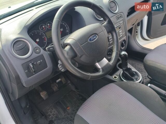 Белый Форд Фьюжн, объемом двигателя 1.4 л и пробегом 190 тыс. км за 5200 $, фото 11 на Automoto.ua