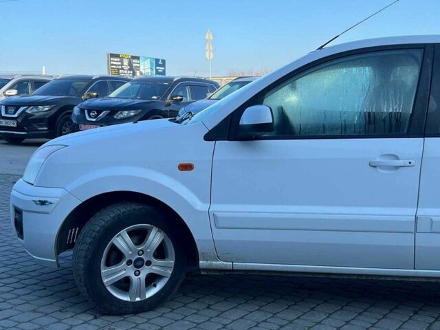 Білий Форд Фьюжен, об'ємом двигуна 1.4 л та пробігом 162 тис. км за 6490 $, фото 2 на Automoto.ua