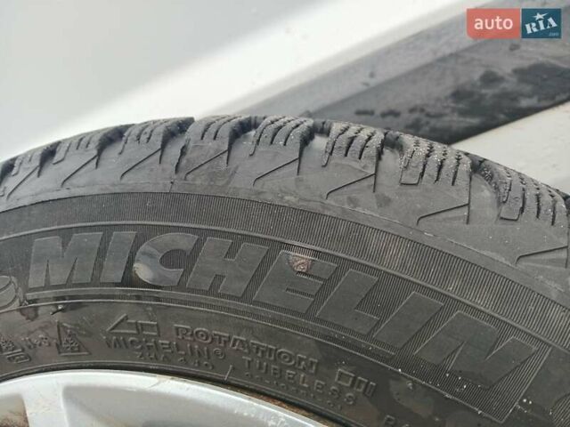 Білий Форд Фьюжен, об'ємом двигуна 1.6 л та пробігом 156 тис. км за 6600 $, фото 4 на Automoto.ua