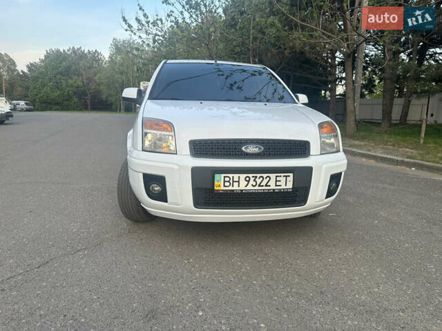 Белый Форд Фьюжн, объемом двигателя 1.39 л и пробегом 201 тыс. км за 5500 $, фото 2 на Automoto.ua