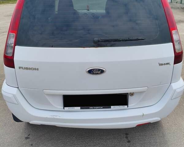 Белый Форд Фьюжн, объемом двигателя 1.4 л и пробегом 190 тыс. км за 5200 $, фото 2 на Automoto.ua