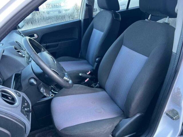 Білий Форд Фьюжен, об'ємом двигуна 1.4 л та пробігом 162 тис. км за 6490 $, фото 17 на Automoto.ua