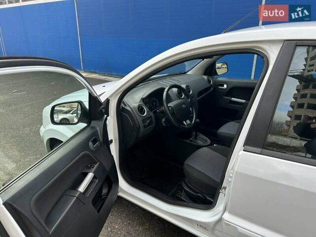 Белый Форд Фьюжн, объемом двигателя 1.6 л и пробегом 130 тыс. км за 5700 $, фото 5 на Automoto.ua