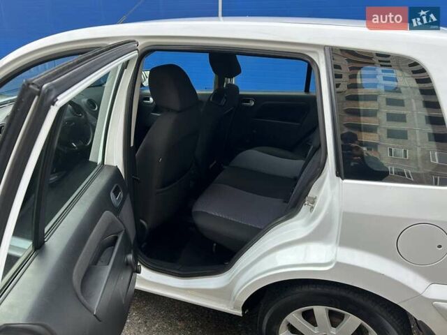 Белый Форд Фьюжн, объемом двигателя 1.6 л и пробегом 130 тыс. км за 5700 $, фото 7 на Automoto.ua