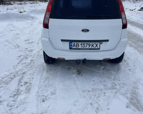 Белый Форд Фьюжн, объемом двигателя 1.6 л и пробегом 156 тыс. км за 5600 $, фото 3 на Automoto.ua