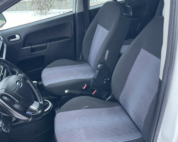 Білий Форд Фьюжен, об'ємом двигуна 1.4 л та пробігом 177 тис. км за 4999 $, фото 11 на Automoto.ua