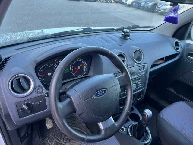 Білий Форд Фьюжен, об'ємом двигуна 1.4 л та пробігом 162 тис. км за 6490 $, фото 16 на Automoto.ua