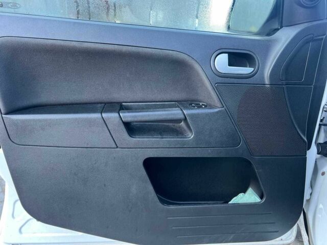 Білий Форд Фьюжен, об'ємом двигуна 1.4 л та пробігом 162 тис. км за 6490 $, фото 14 на Automoto.ua