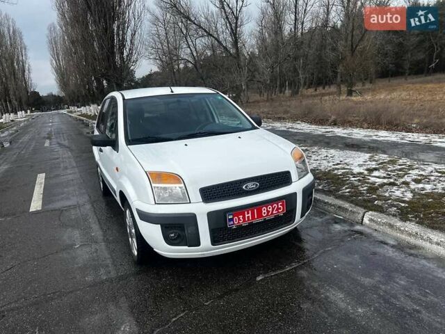 Білий Форд Фьюжен, об'ємом двигуна 1.6 л та пробігом 156 тис. км за 6600 $, фото 9 на Automoto.ua