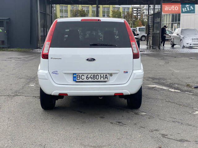 Белый Форд Фьюжн, объемом двигателя 1.39 л и пробегом 164 тыс. км за 5499 $, фото 4 на Automoto.ua