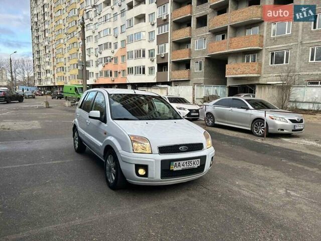 Белый Форд Фьюжн, объемом двигателя 1.6 л и пробегом 130 тыс. км за 5700 $, фото 2 на Automoto.ua